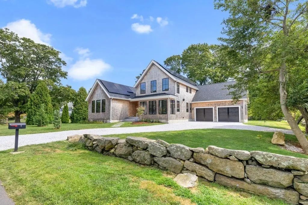 1 Sunset Ln, Dartmouth