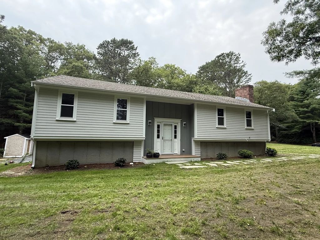 329 Woodside Rd, Barnstable