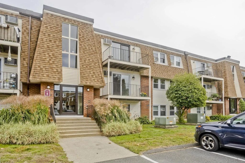 80 Damon Rd #8206, Northampton