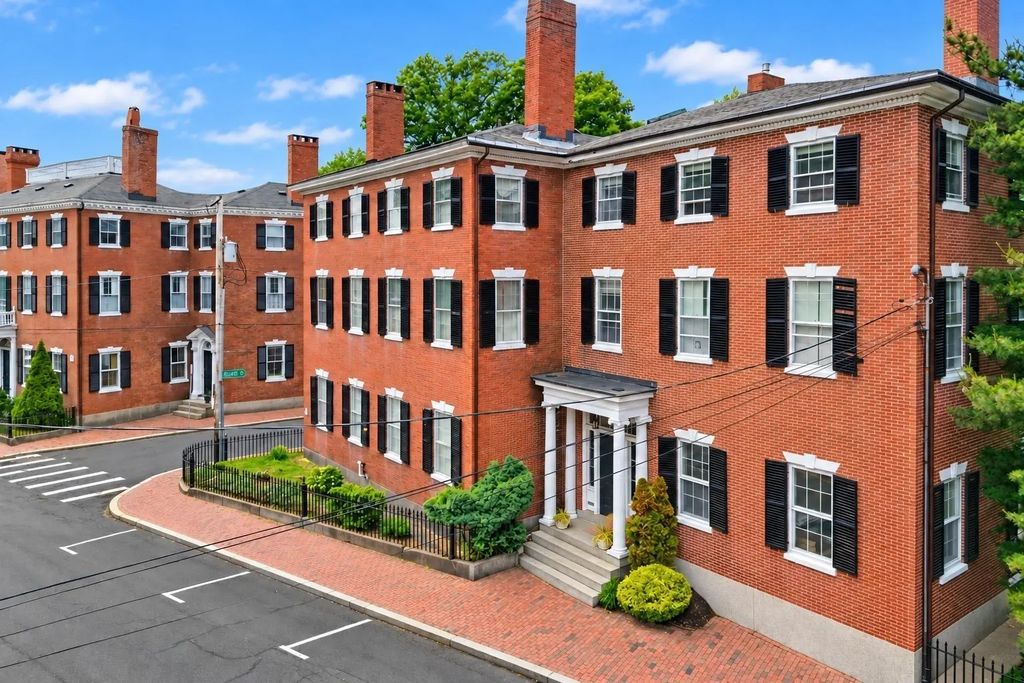 35 Washington Sq #3, Salem