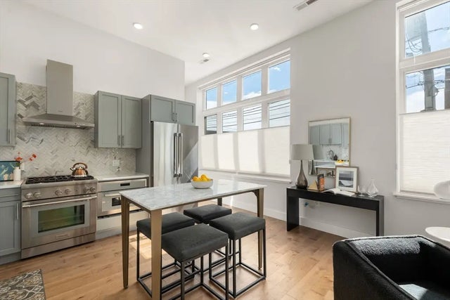 50 Hichborn St #101, Boston