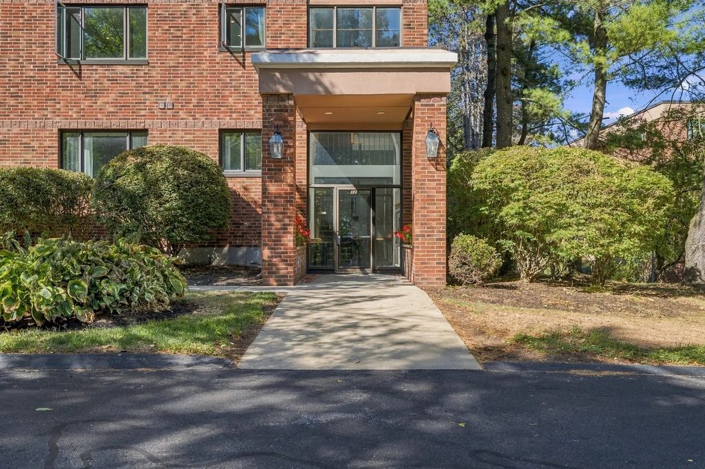 12 Ledgewood Way #21, Peabody