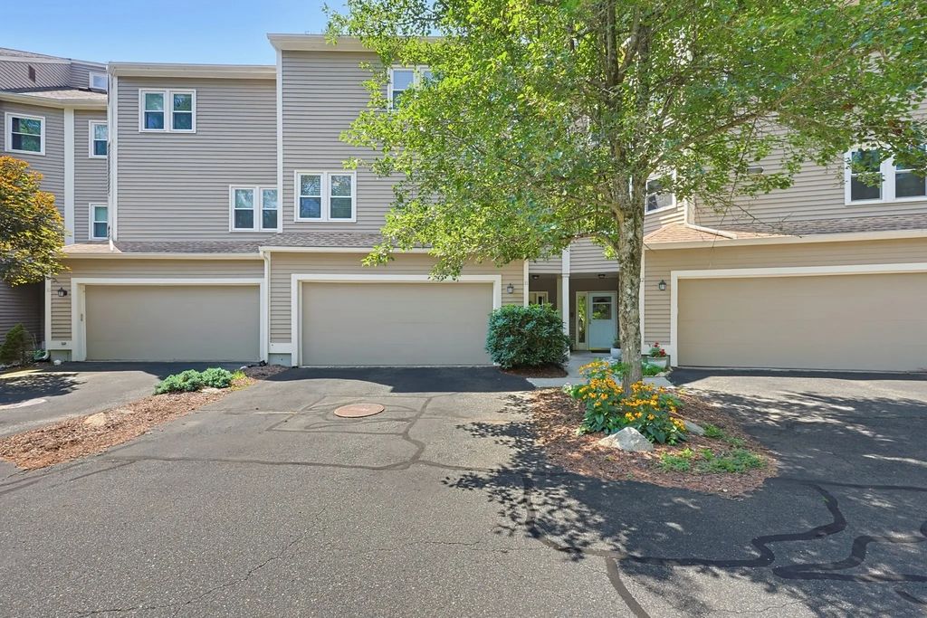 168 Upton St #11, Grafton