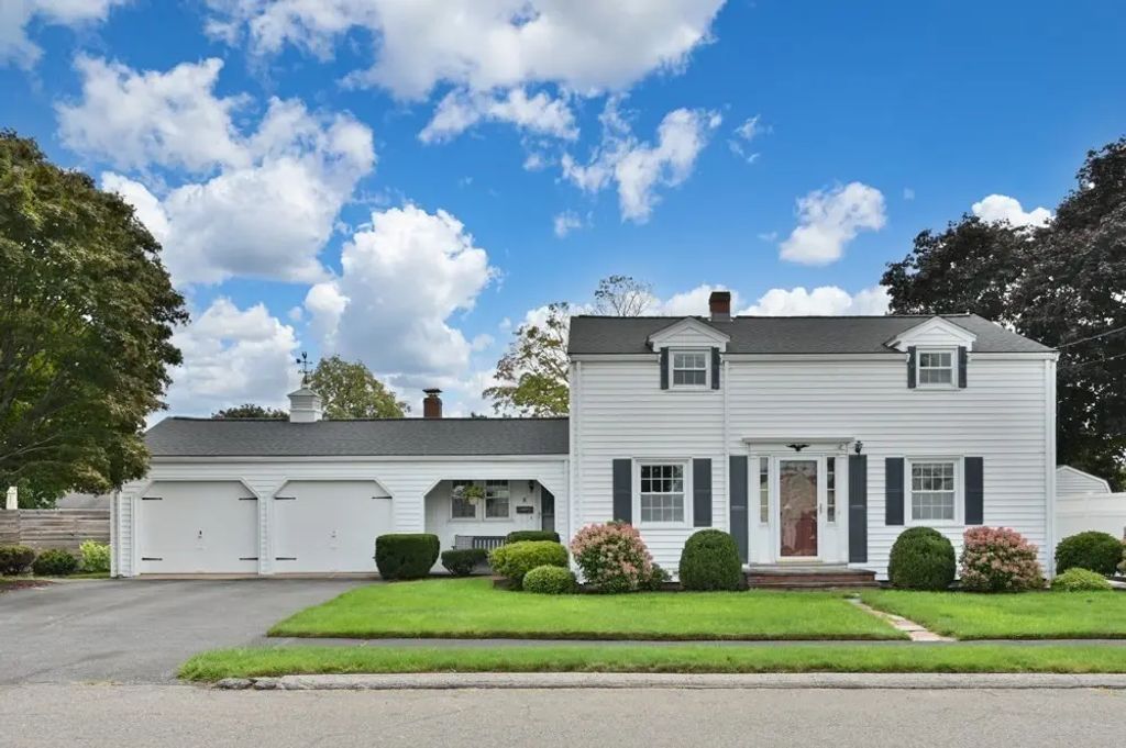 8 Irving St, Danvers