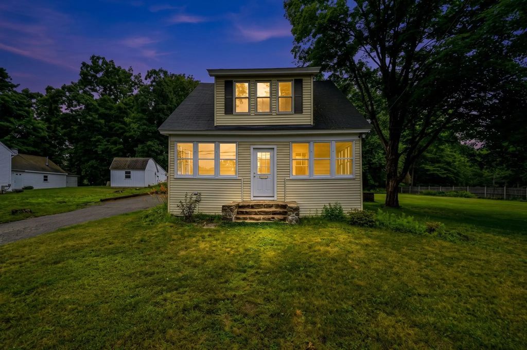 26 Hough Rd, Sutton