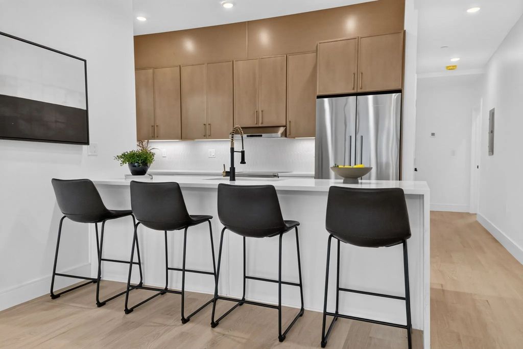 15 Clyde St #d, Somerville