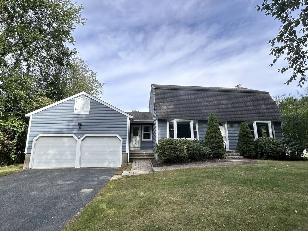 42 Edgewood Rd, Southborough