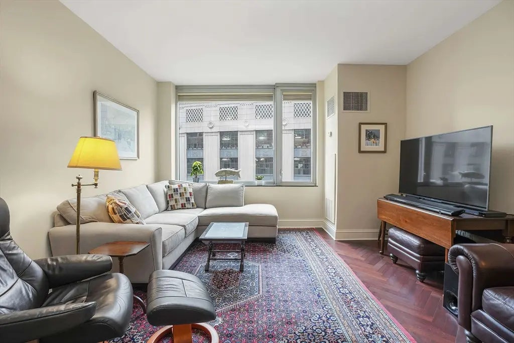 1 Charles St S #602, Boston