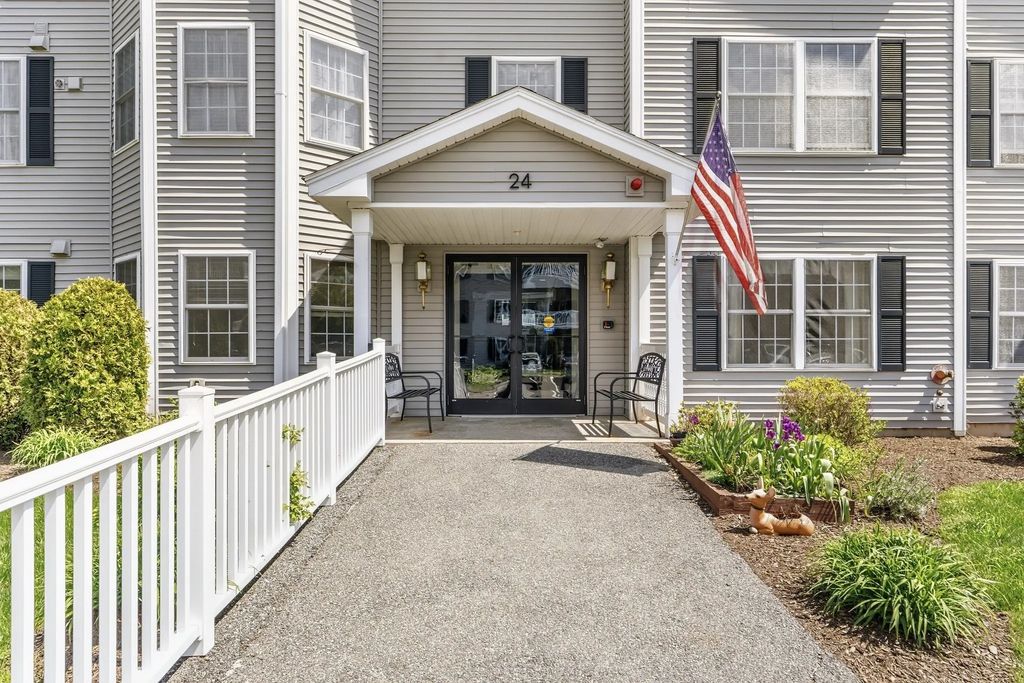 24 Greenleaves Dr #406, Amherst