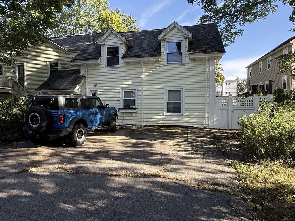 226 County St #a, Attleboro