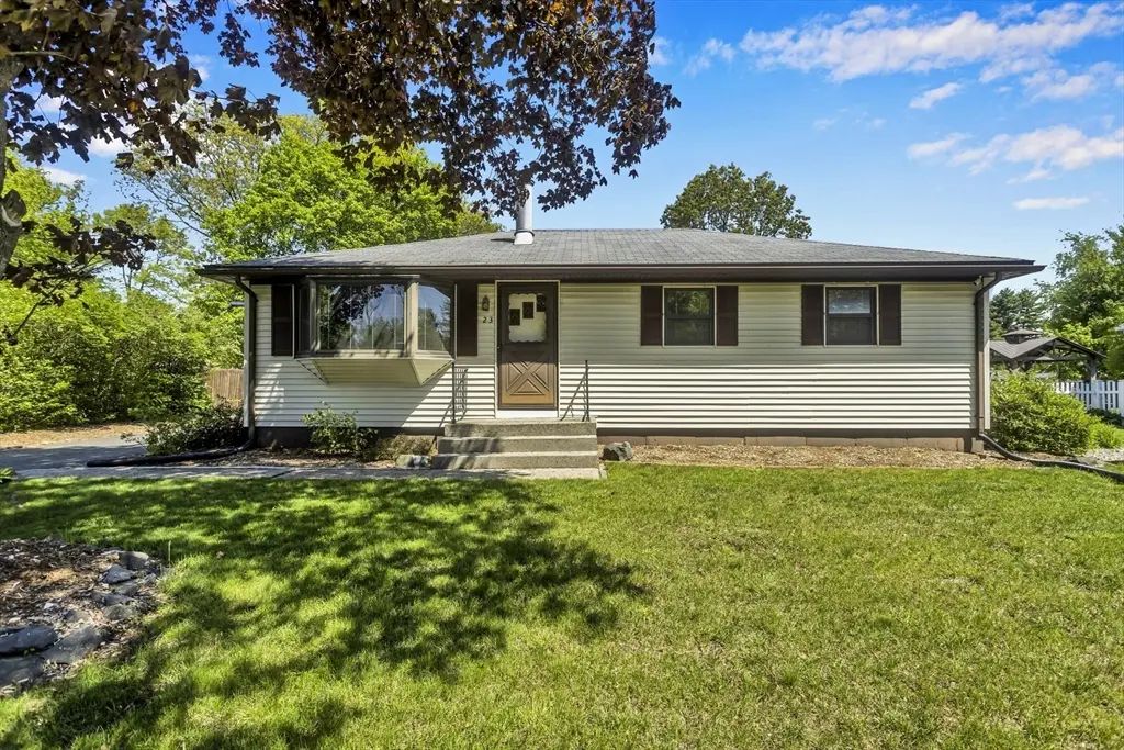 23 Beyer Dr, Easthampton