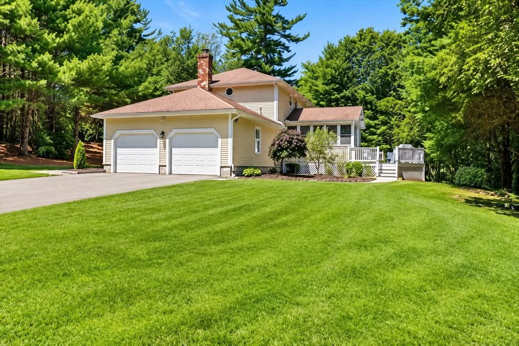 74 Lakeview Rd, Foxboro
