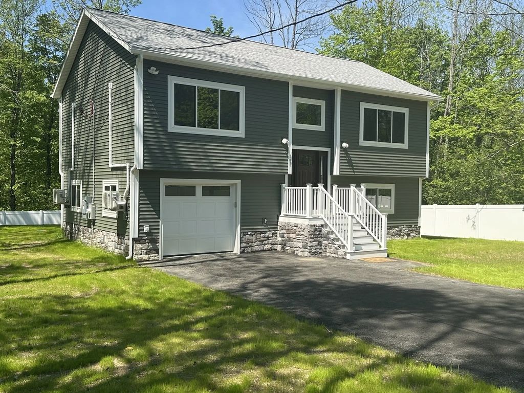 102 Wells Road, Becket