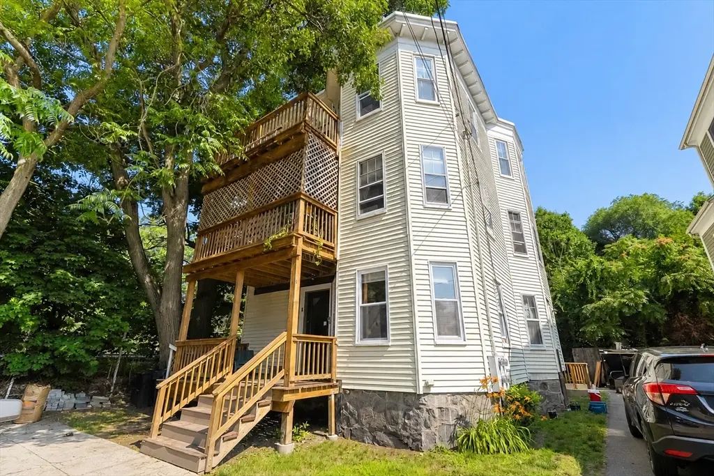 9 Blanvon Road, Boston