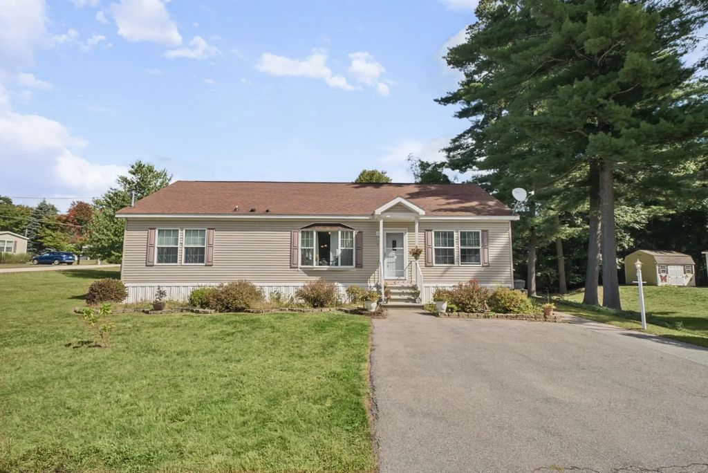 2 Hawthorne Ln, Nashua