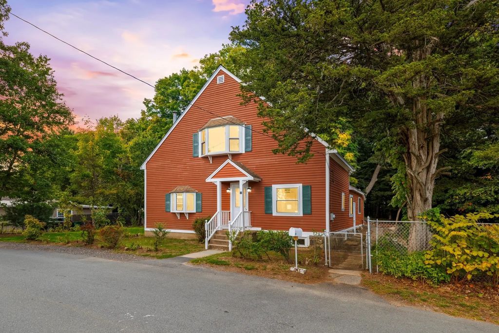 15 Friendship St, Billerica