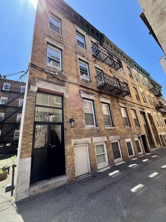 9 Noyes Pl, Boston