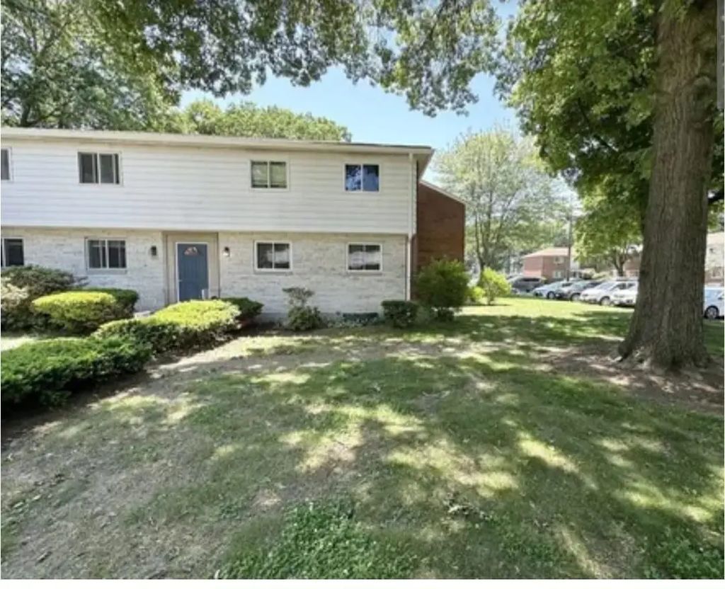 205 Bishop Dr #205, Framingham