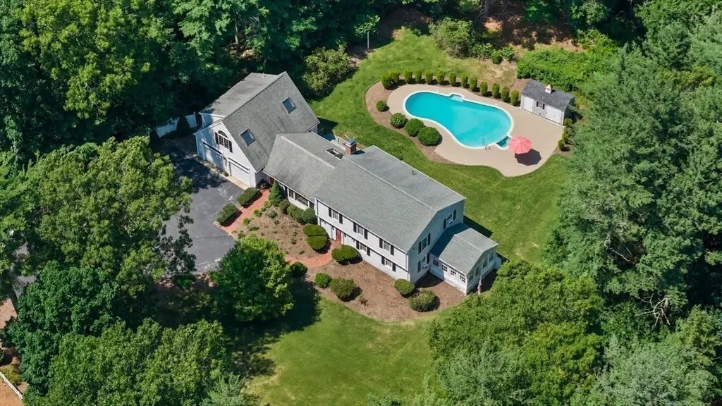 453 Elm St, Duxbury