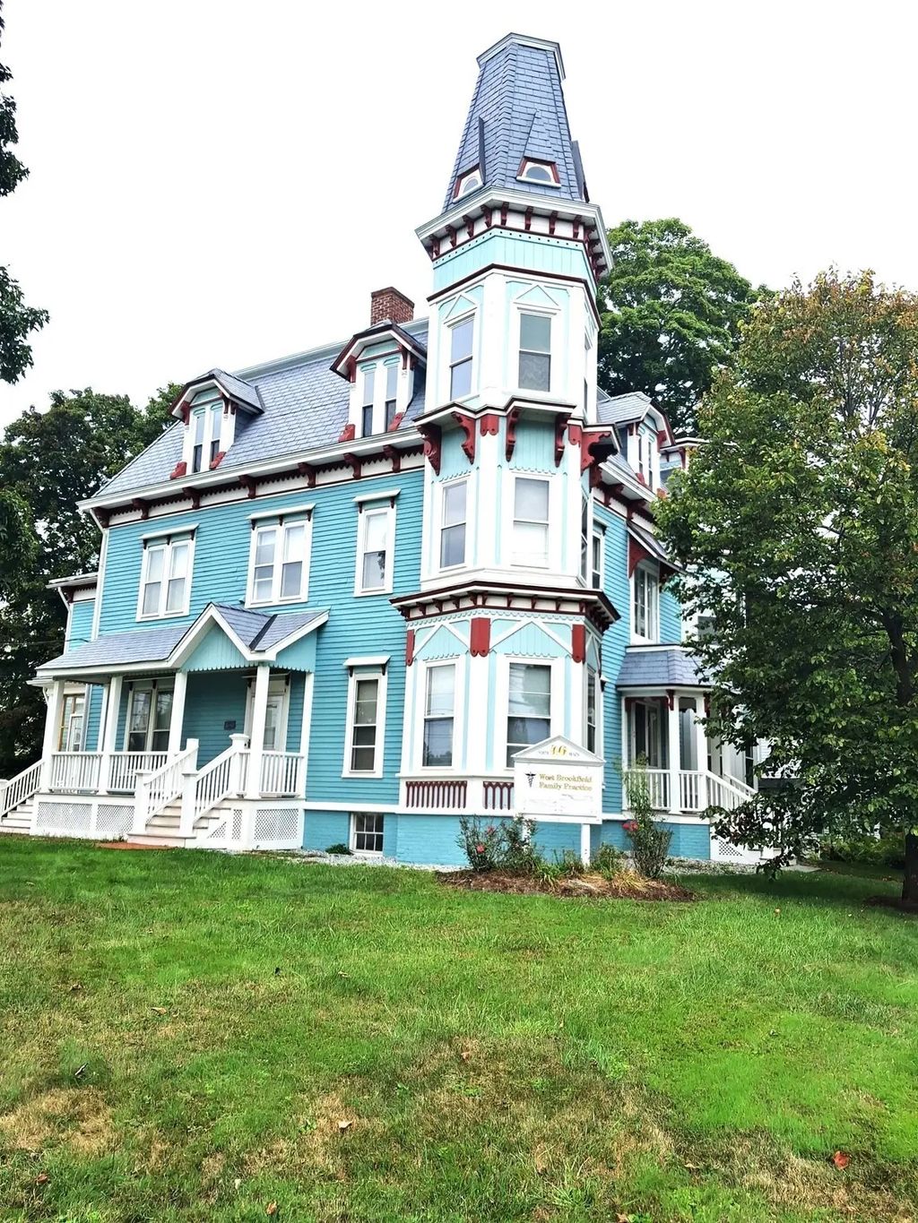 46 N Main St, West Brookfield