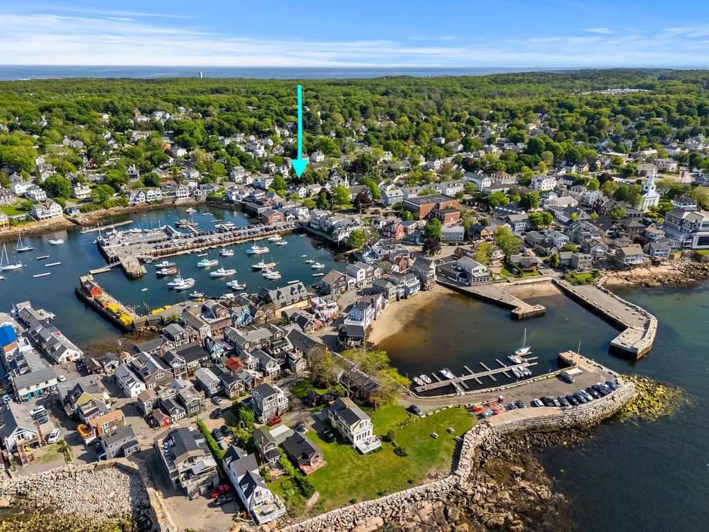 2 Mount Pleasant St #4, Rockport
