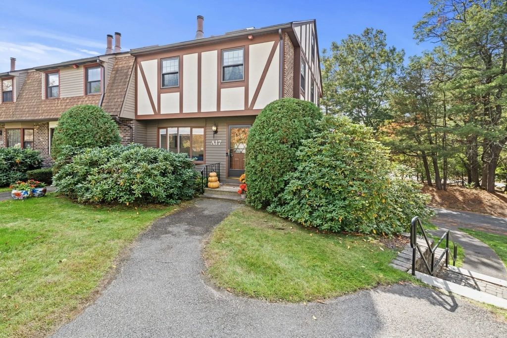 17 Scotty Hollow Dr #a, Chelmsford
