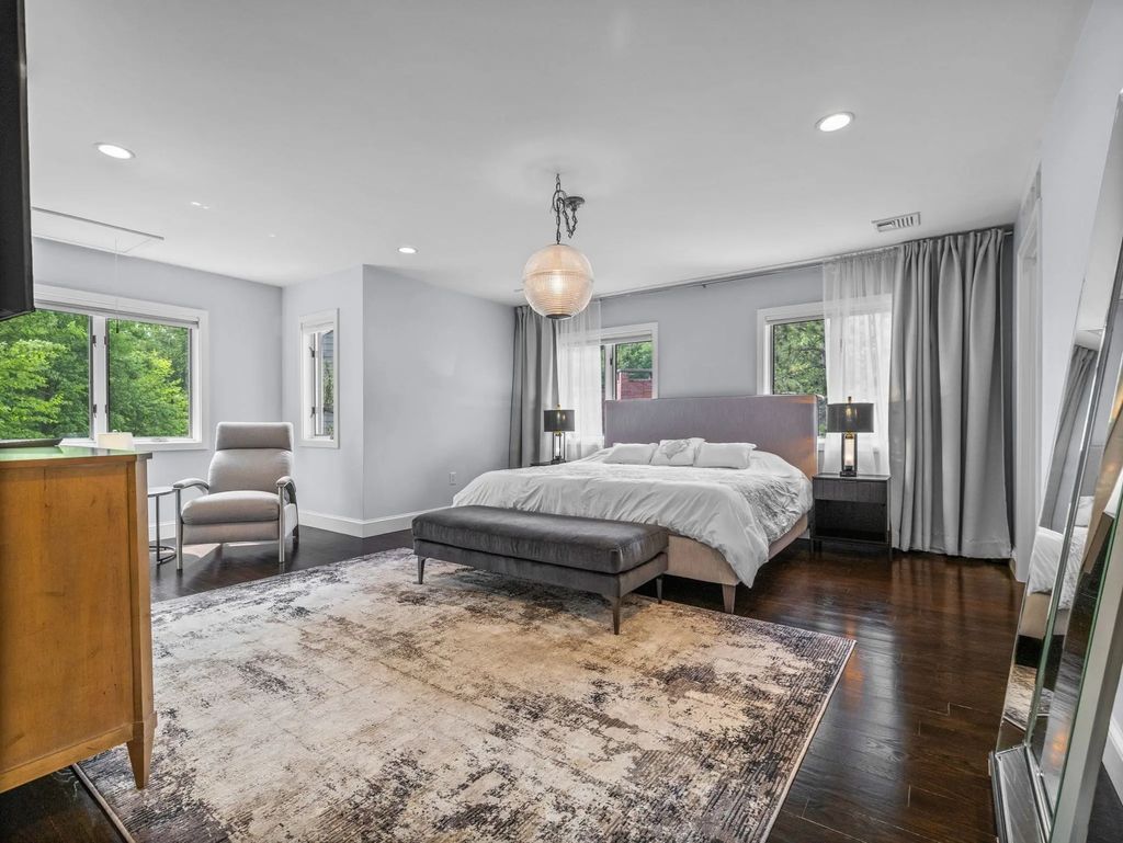 2 Benjamin Place ##2, Brookline