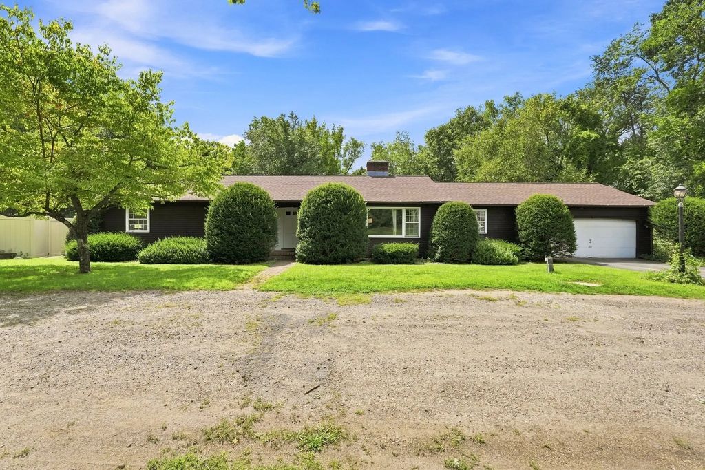 261 Bay Road, Hadley