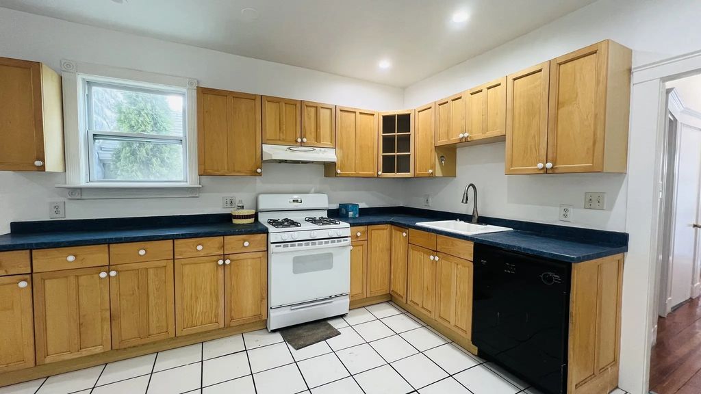 7 Glenwood Rd #1, Somerville