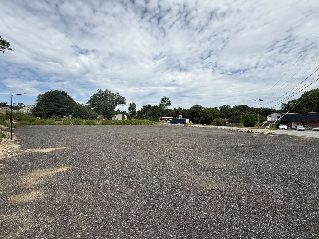 685 Quaker Hwy, Uxbridge
