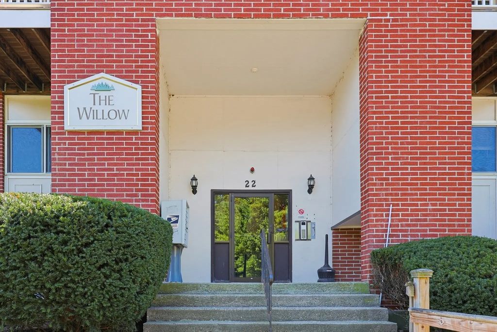 22 Dailey St #f, Attleboro