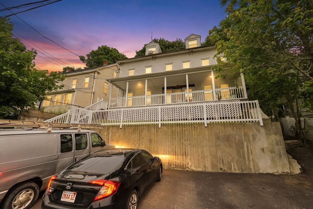 1 Oak St, Clinton