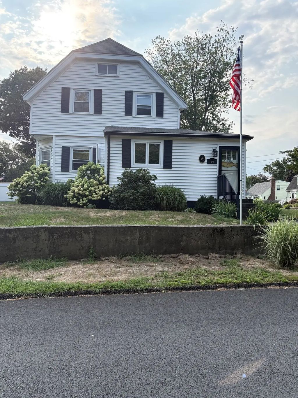 26 Monatiquot St, Weymouth