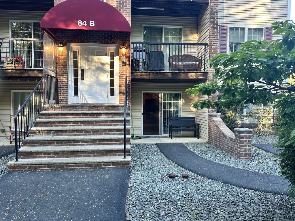 84 Cocasset St #b2, Foxboro