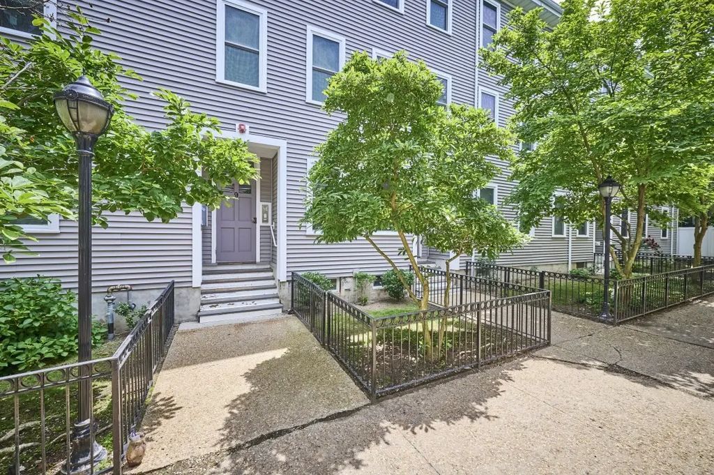 9 Mullins Ct. #d, Cambridge