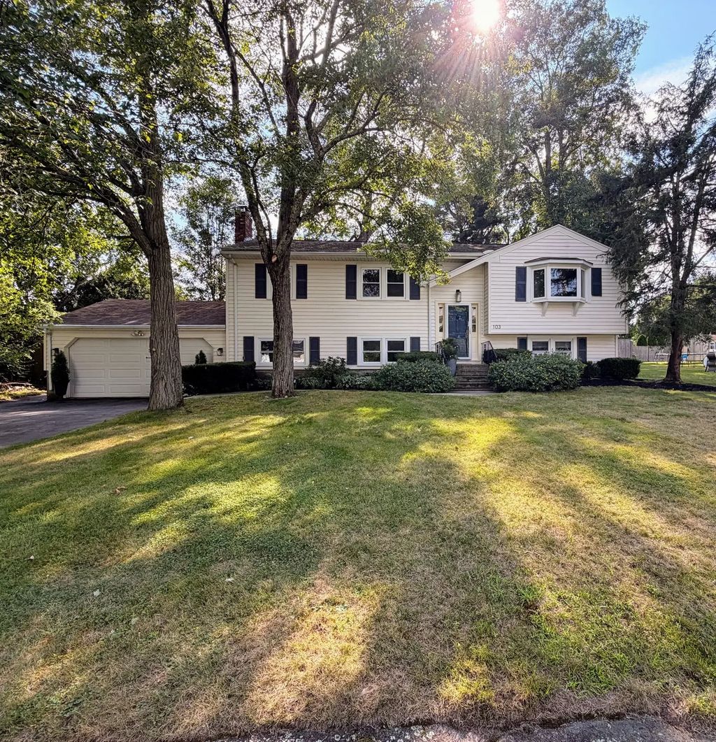 103 Kotlik St, Stoughton