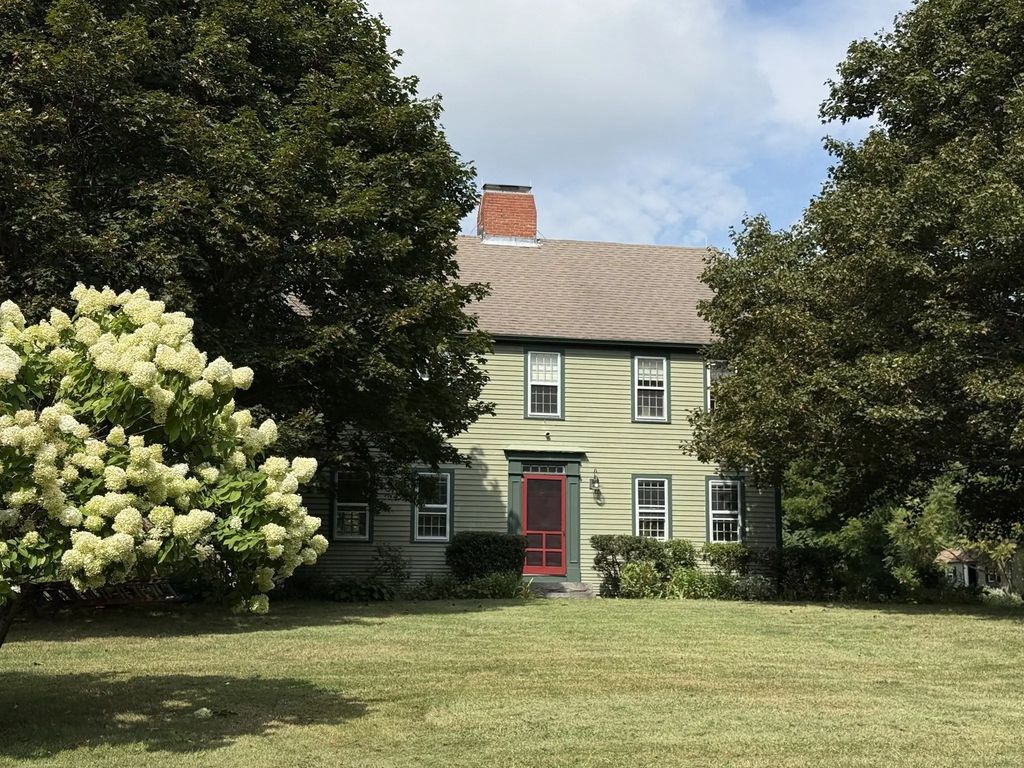 27 Little Pond Rd, Merrimac
