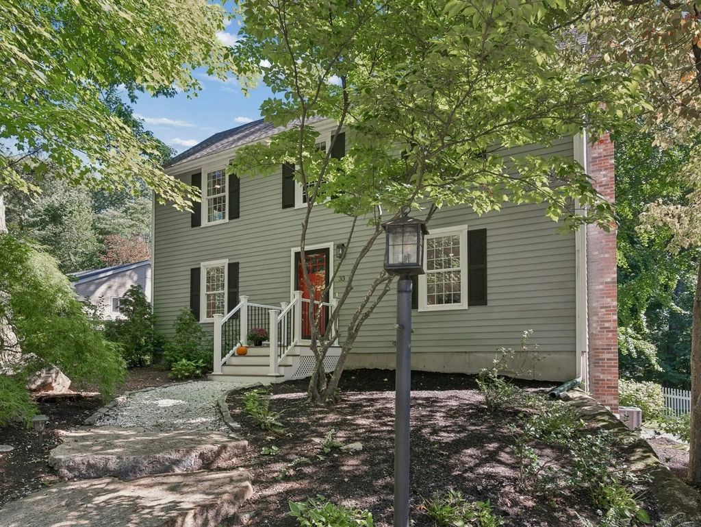 33 Bay Colony Drive, Ashland