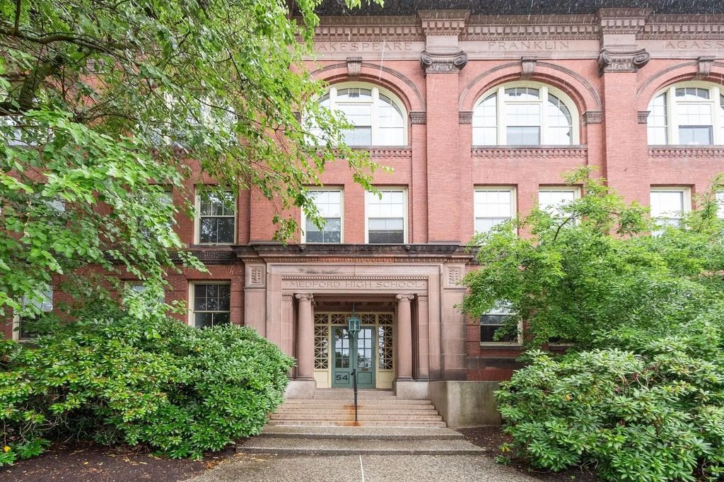 54 Forest St #412, Medford