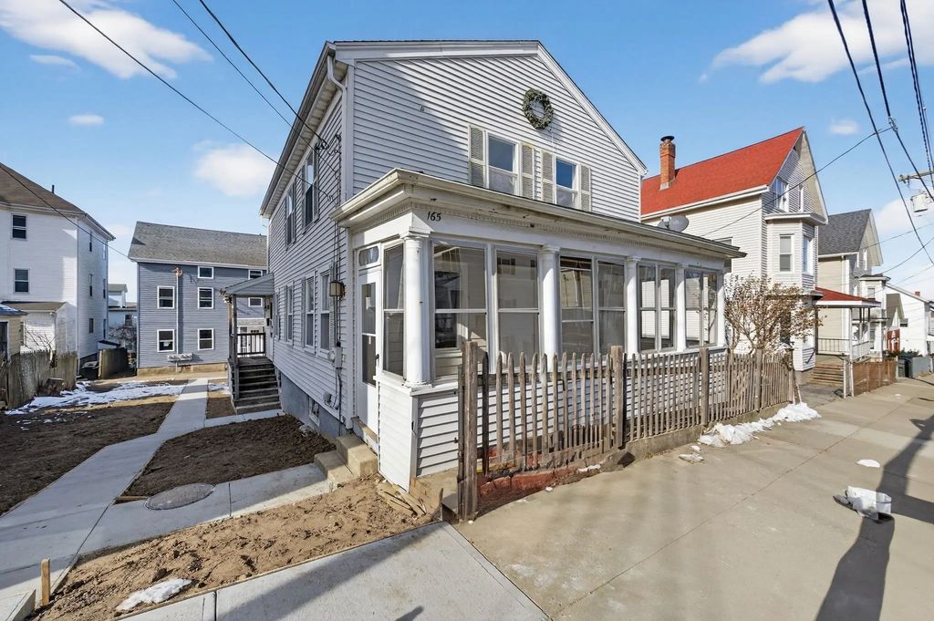 165 Grant St, Fall River