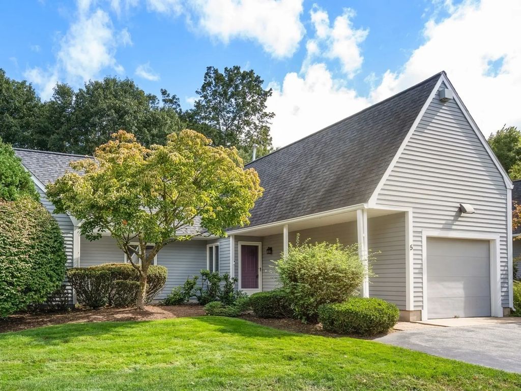 5 Farmer Rd #5, Milton