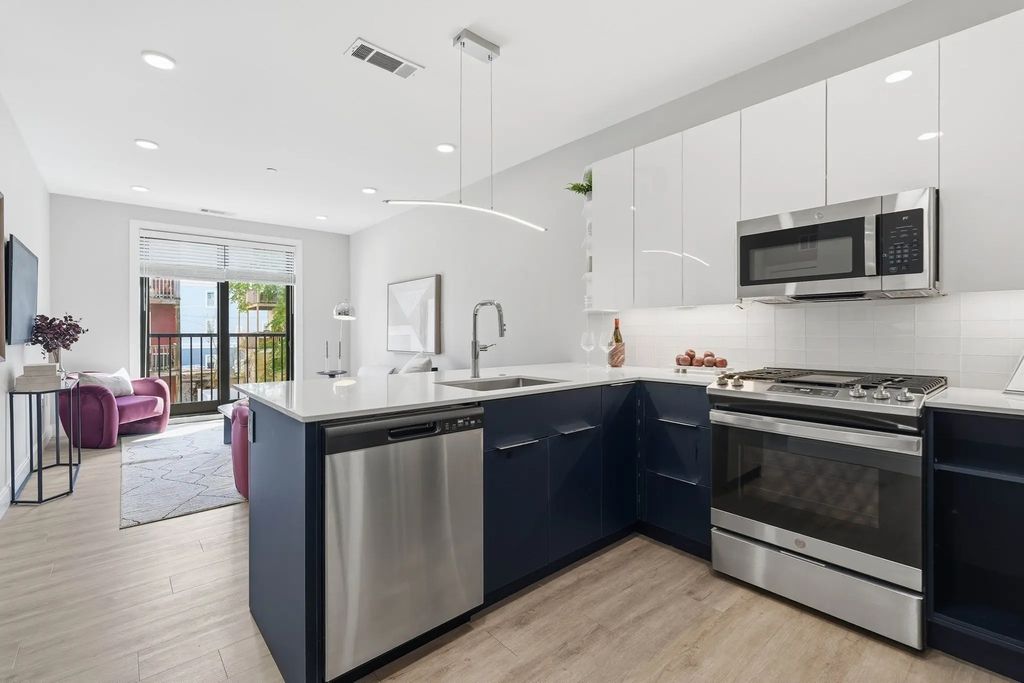 656 Saratoga #206, Boston