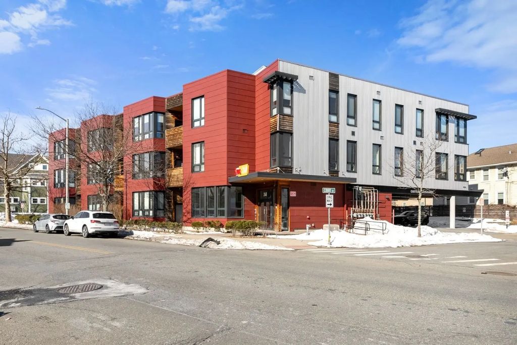 240 Salem St #3b, Medford