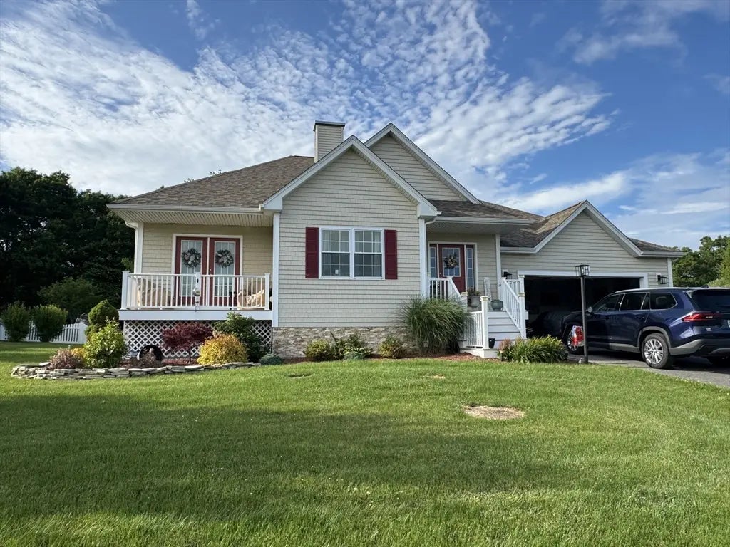 3064 Club House Dr, Dighton