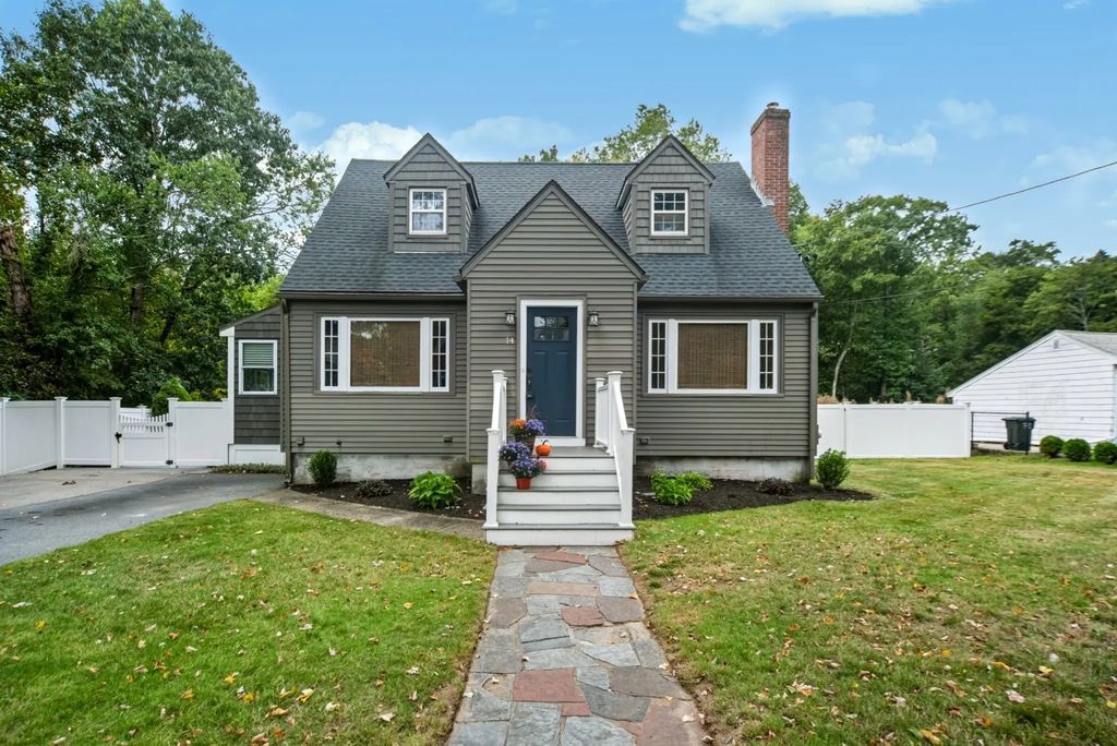14 Nelson St, Hopedale