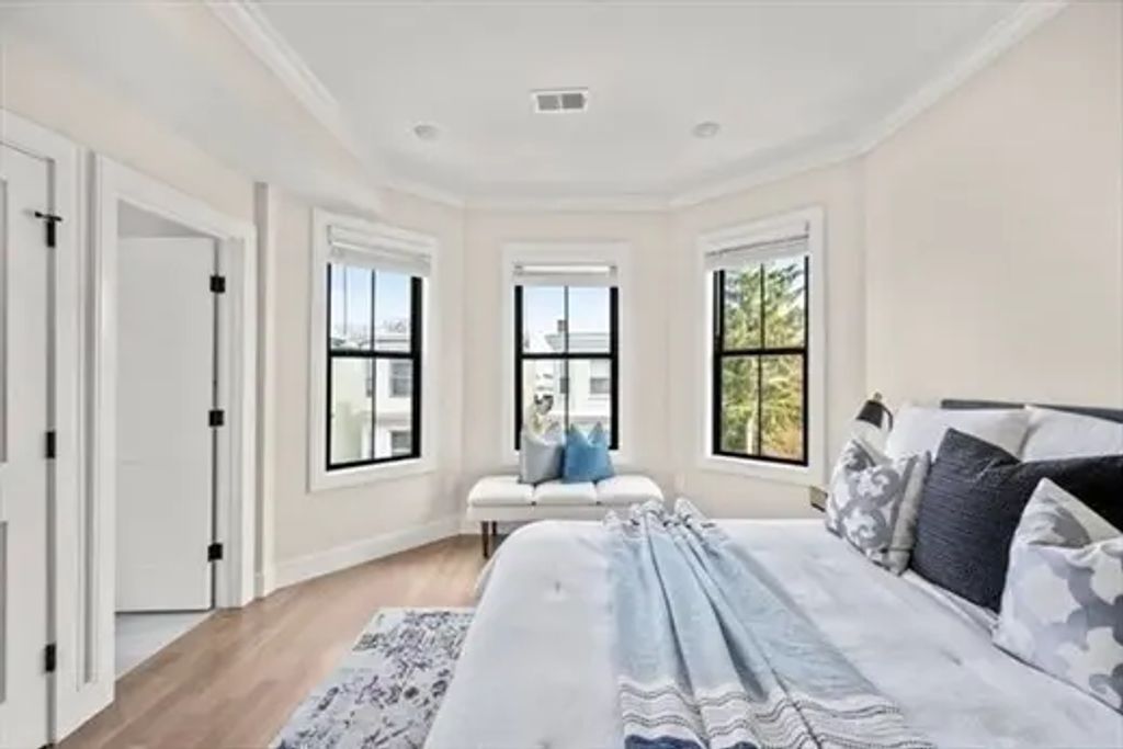 303 Maverick Street #4ph, Boston