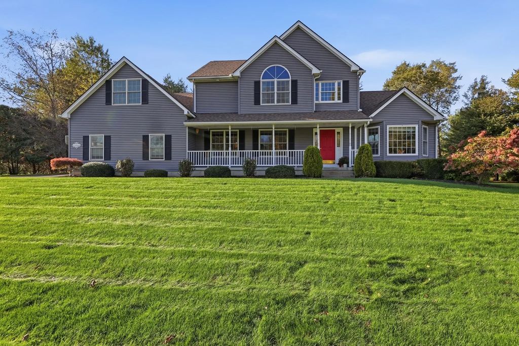 7 Holly Cir, Easthampton