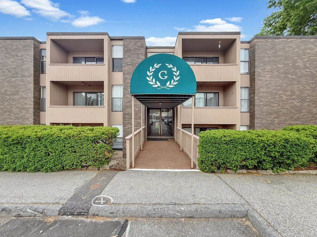 22 Shrewsbury Green Dr #i, Shrewsbury