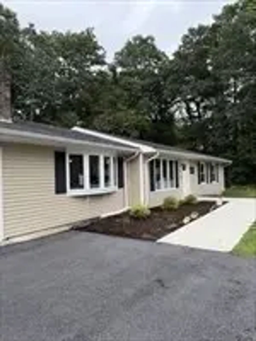 443 Cross Rd, Dartmouth