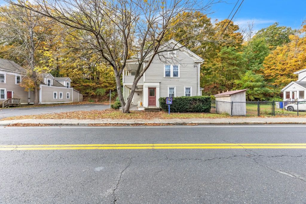 9 Russell Rd, Huntington